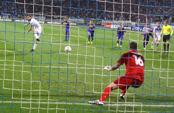 Artem Milevsky of Dynamo Kyiv misses the penalty — Stock Photo, Image