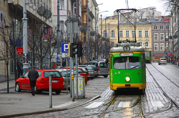 Винтажный трамвай на улице Познани — стоковое фото