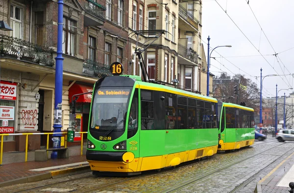 Tram op een straat van poznan — Stockfoto