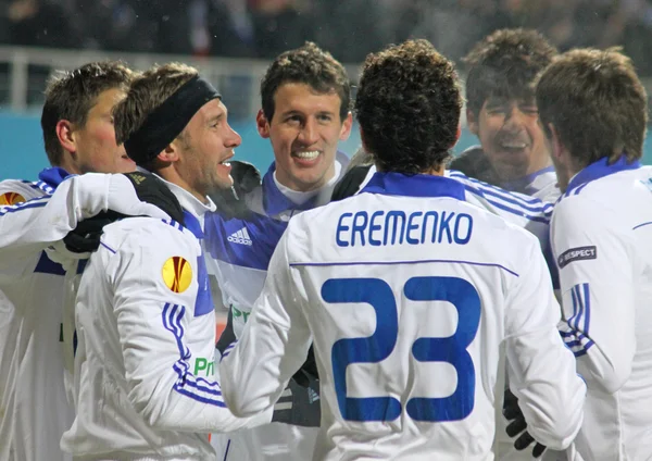 Jugadores del FC Dynamo Kiev celebran después de anotar un gol — Foto de Stock