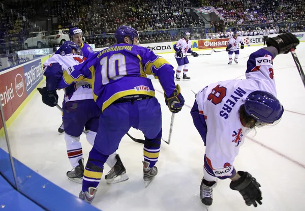Хокей на льоду. Україна проти Великої Британії — стокове фото