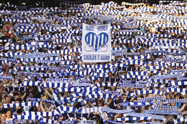 FC Dynamo Kyiv team supporters show their support — Stock Photo, Image