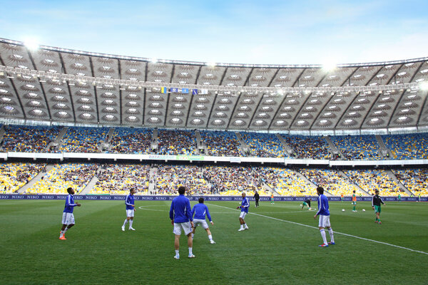 Игроки тренируются на Олимпийском стадионе НСК в Киеве

