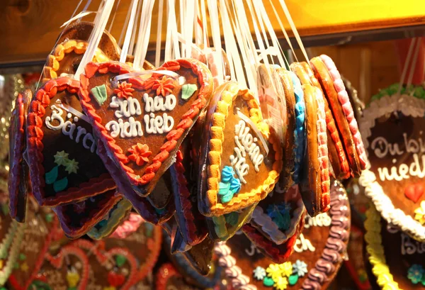 Traditionella tyska handgjorda pepparkakor hjärta — Stockfoto
