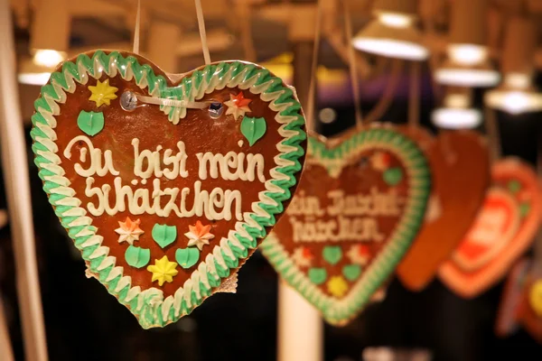 Corazón de jengibre tradicional alemán hecho a mano — Foto de Stock