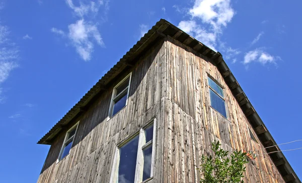 Vintage marrom casa de madeira — Fotografia de Stock