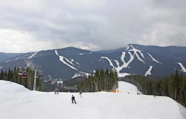 Bukovel Skigebiet, Karpaten, Ukraine — Stockfoto