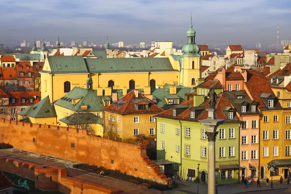 Praça da Cidade Velha (Plac Zamkowy) em Varsóvia, Polônia — Fotografia de Stock