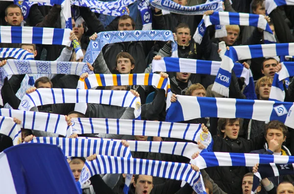 Partidarios del equipo FC Dynamo Kiev — Foto de Stock