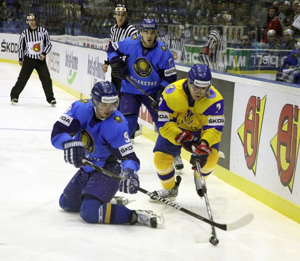 冰球。乌克兰 vs 哈萨克斯坦 — 图库照片