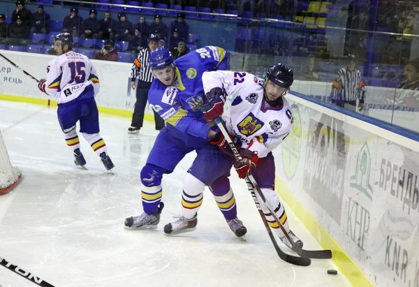 Partita di hockey su ghiaccio tra Ucraina e Romania — Foto Stock