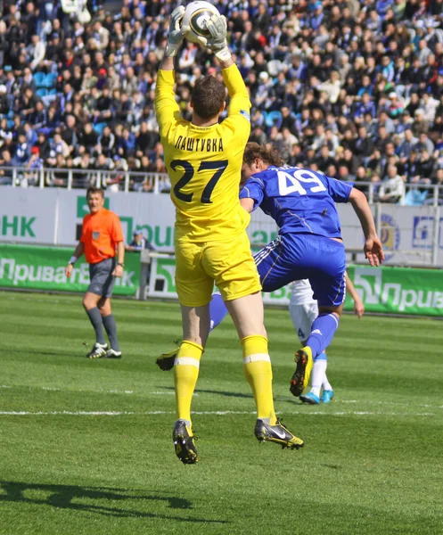 Jan Lastuvka del FC Dnipro y el Zozulya Romano del Dinamo Kiev — Foto de Stock