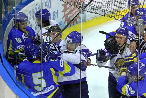 Hockey su ghiaccio. Ucraina contro Kazakistan — Foto Stock