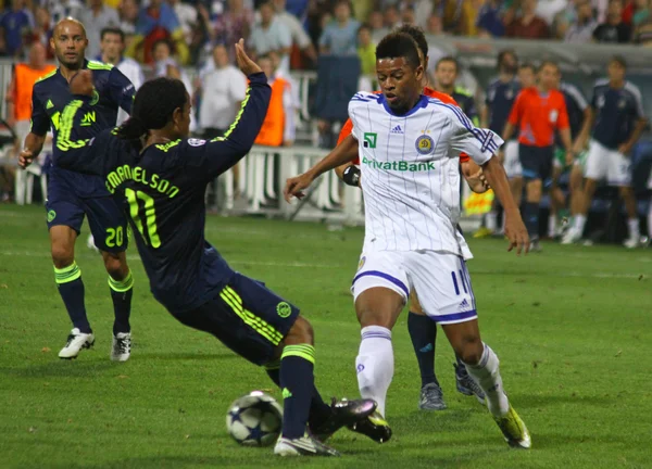Andre of Dynamo Kyiv (R) and Urby Emanuelson of AFC Ajax — Stock Photo, Image