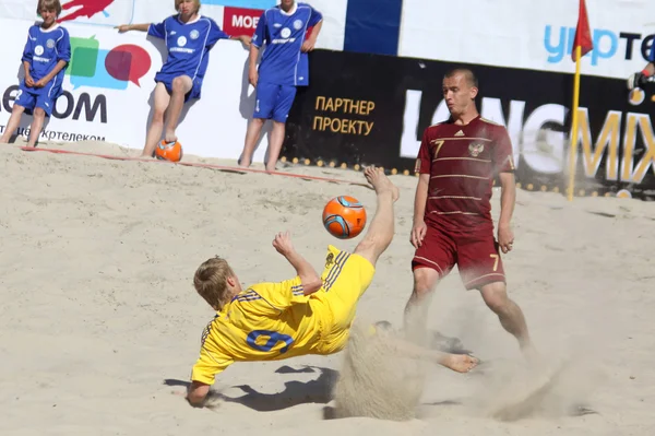 Joc de fotbal pe plajă între Ucraina și Rusia — Fotografie, imagine de stoc