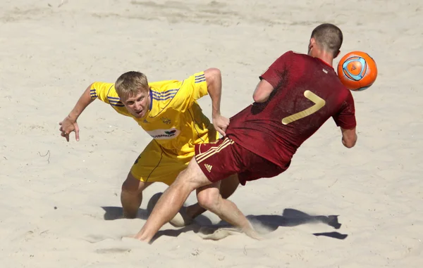 Playa juego de fútbol entre Ucrania y Rusia — Foto de Stock