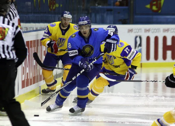 Хокей на льоду. Україна Казахстане в. с. — стокове фото