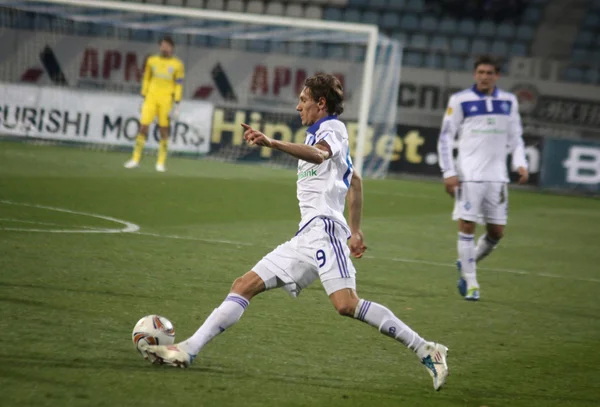 Denys Garmash of Dynamo Kyiv controls a ball — Stock Photo, Image