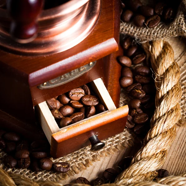 Koffie en grinder — Stockfoto