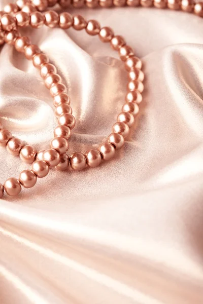 Perline su seta — Foto Stock