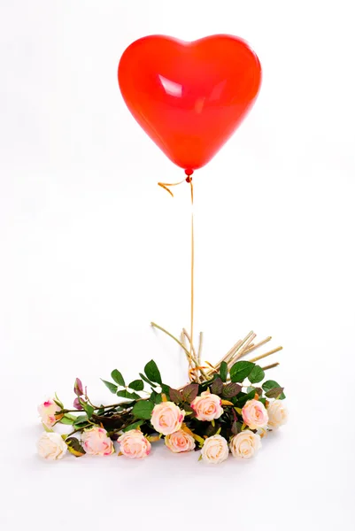 Pembe güller ve balon — Stok fotoğraf