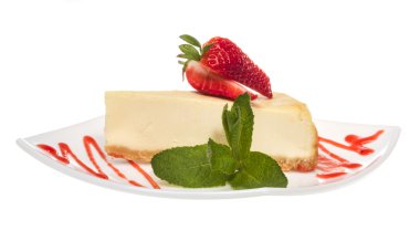 Çilekli cheesecake whit üzerinde bir parça