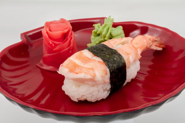 Shrimp sushi närbild isolerad på vit bakgrund — Stockfoto