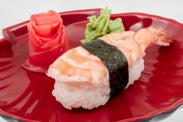 Camarones sushi primer plano aislado sobre fondo blanco — Foto de Stock