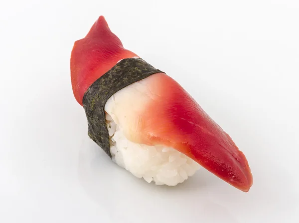 흰색 바탕에 Hokkigai Mollusc 초밥 — 스톡 사진