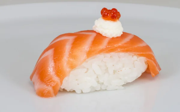 Саке из лосося суши — стоковое фото