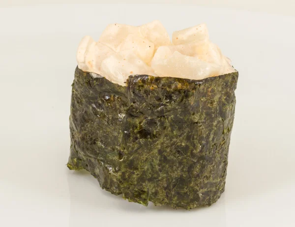 Krydda sushi hotate med sauced skivor av pilgrimsmussla isolerad på whi — Stockfoto