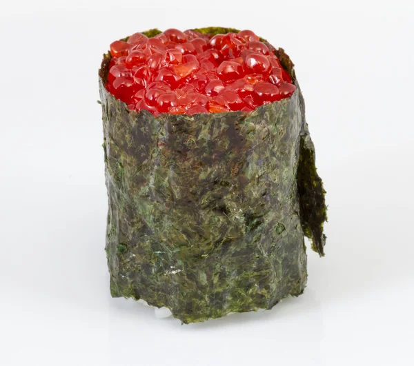 Makro łososia jaj na sushi nikiri roll — Zdjęcie stockowe