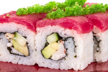 Maki sushi - rulo Yengeç, avokado, salatalık içinde yaptı. taze