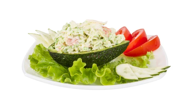 Крабовый салат с зеленой икрой в авокадо - японская кузина — стоковое фото