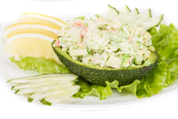 Salada de carne de caranguejo com caviar verde em abacate - cusine japão — Fotografia de Stock