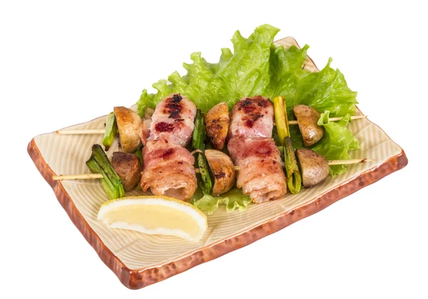 Pétoncles grillés enveloppés de bacon aux champignons et au bacon Images De Stock Libres De Droits