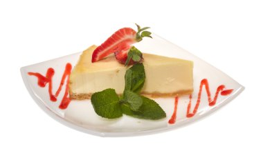 Çilekli cheesecake whit üzerinde bir parça