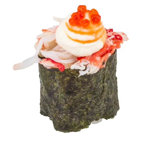 Sushi kani avec des tranches de crevettes de crabe cuites isolées sur du blanc b — Photo