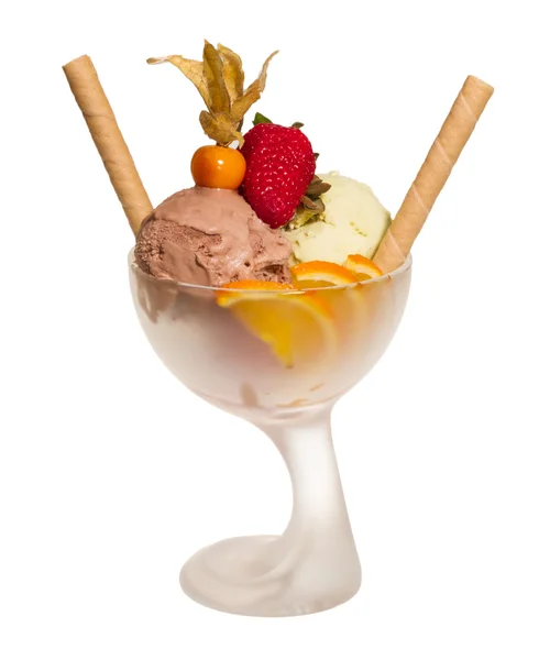 Йогурт і шоколадне морозиво в мисці крупним планом — стокове фото