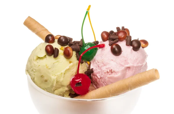 Йогурт и шоколадное мороженое в миске — стоковое фото