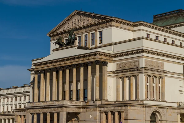 Varşova, Polonya - ulusal opera evi ve Ulusal Tiyatro kurmak — Stok fotoğraf