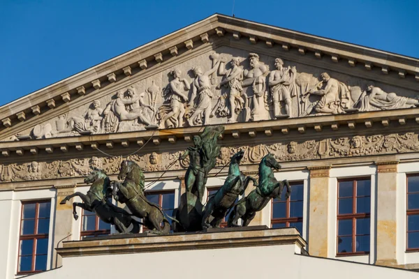 Varsovia, Polonia: construcción de la Ópera Nacional y el Teatro Nacional — Foto de Stock