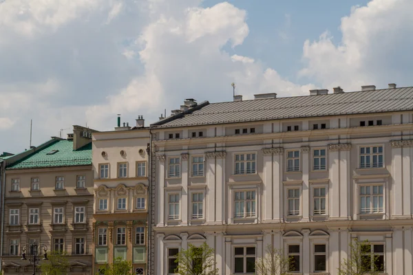 Hermosa fachada del casco antiguo en Cracovia, Polonia — Foto de Stock