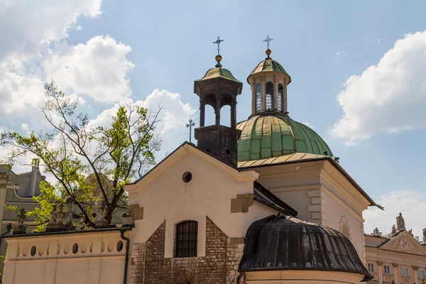 在克拉科夫，波兰的主要广场上的圣詹姆斯教堂 — 图库照片