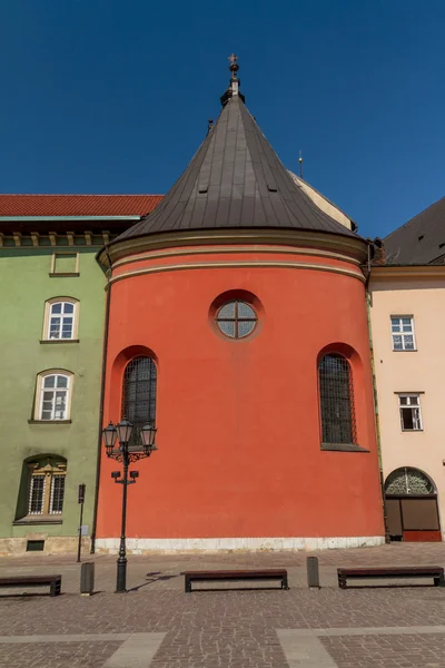 Κτήρια στην μικρή πλατεία στην παλιά πόλη της Κρακοβίας — Φωτογραφία Αρχείου