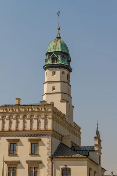 El Ayuntamiento del siglo XV en medio de la Placa de Kazimierz Wolnica central —  Fotos de Stock