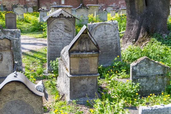 The Remuh Cemetery in Krakow, Poland, is a Jewish cemetery estab — Stock Photo, Image