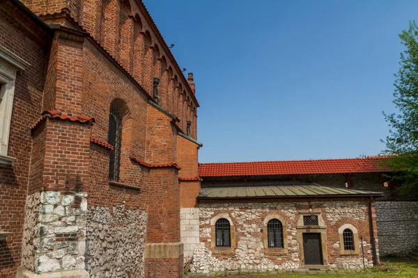 Antigua Sinagoga en el histórico distrito judío de Kazimierz de Cracovia, P — Foto de Stock