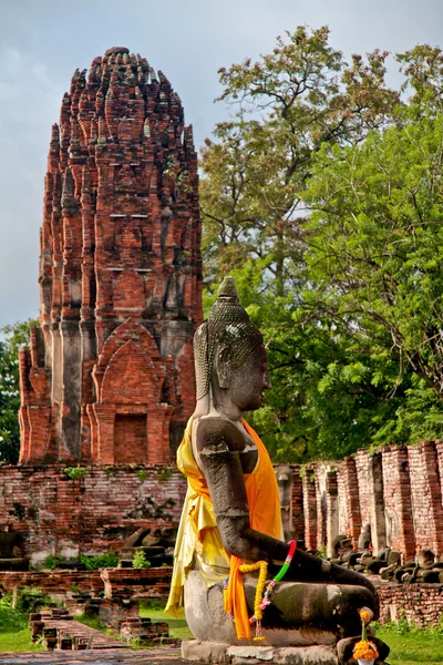 Standbeeld van Boedha - ayuthaya, thailand — Stockfoto