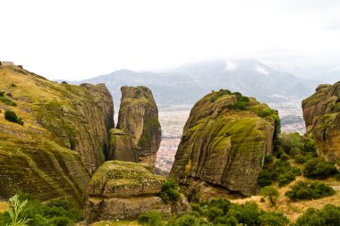 Meteora kayalıklarla ve Manastırlar